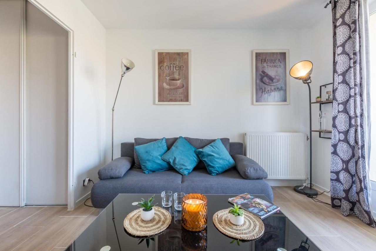 Family Travel Paris Apartment บุสซี-แซ็ง-ฌอร์ฌ ภายนอก รูปภาพ