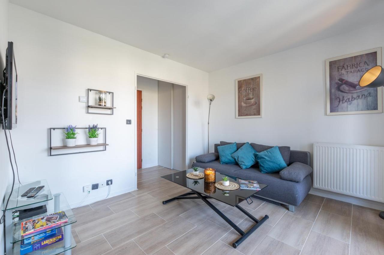 Family Travel Paris Apartment บุสซี-แซ็ง-ฌอร์ฌ ภายนอก รูปภาพ