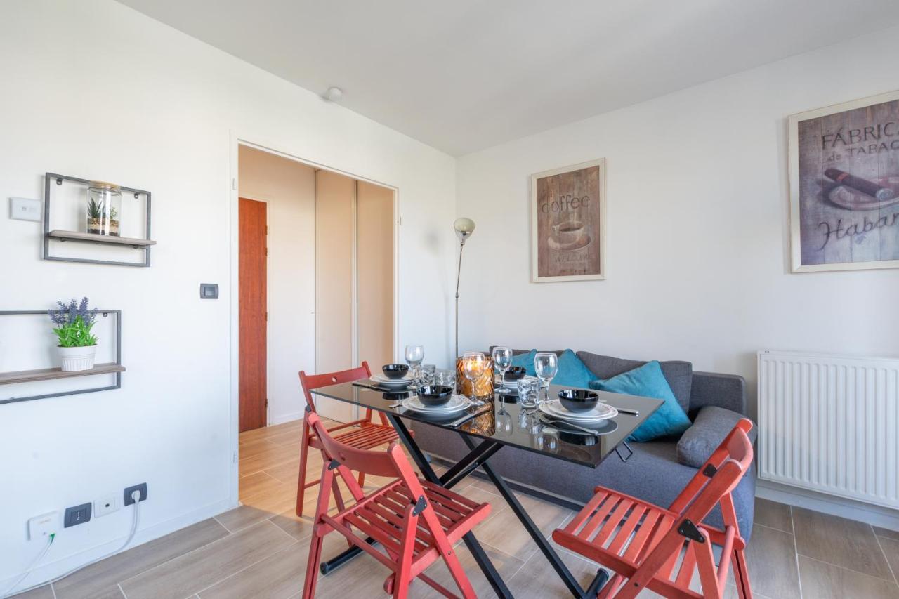 Family Travel Paris Apartment บุสซี-แซ็ง-ฌอร์ฌ ภายนอก รูปภาพ