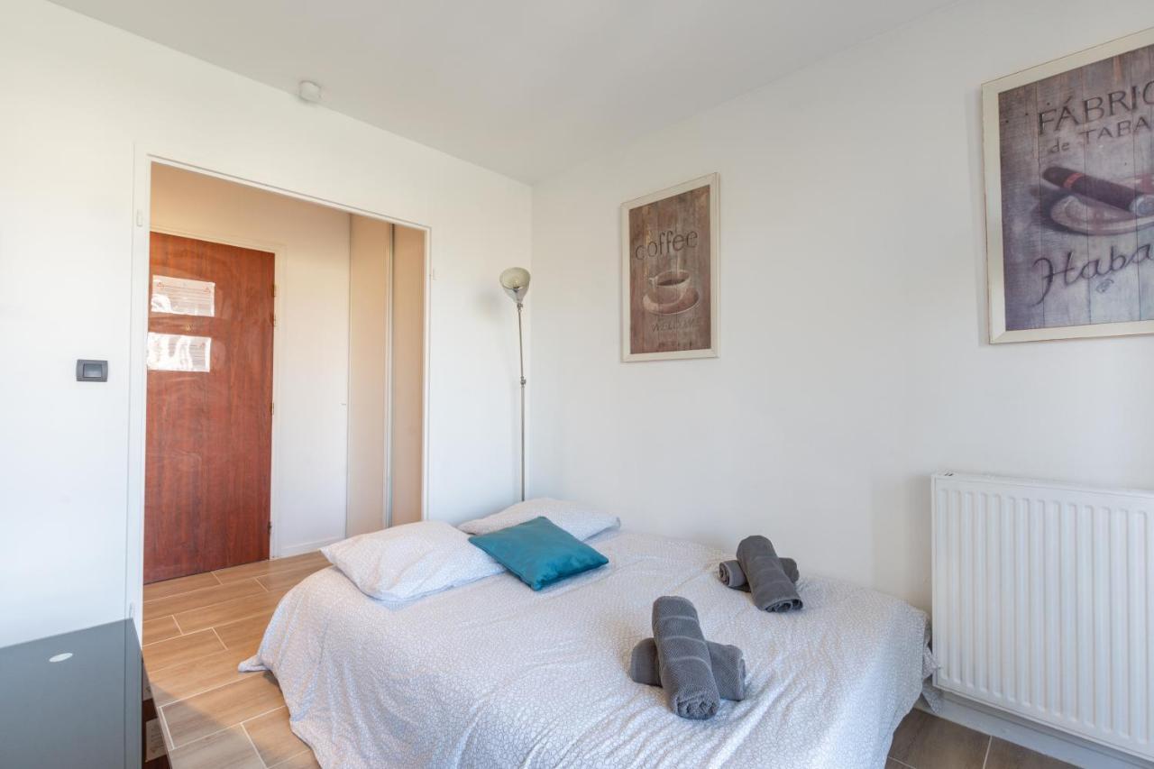 Family Travel Paris Apartment บุสซี-แซ็ง-ฌอร์ฌ ภายนอก รูปภาพ