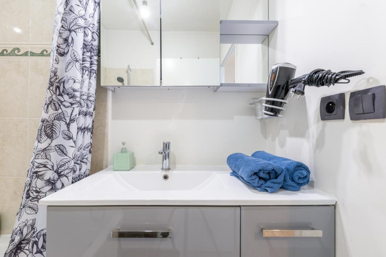 Family Travel Paris Apartment บุสซี-แซ็ง-ฌอร์ฌ ภายนอก รูปภาพ