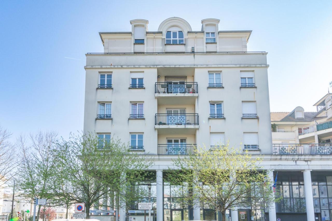 Family Travel Paris Apartment บุสซี-แซ็ง-ฌอร์ฌ ภายนอก รูปภาพ