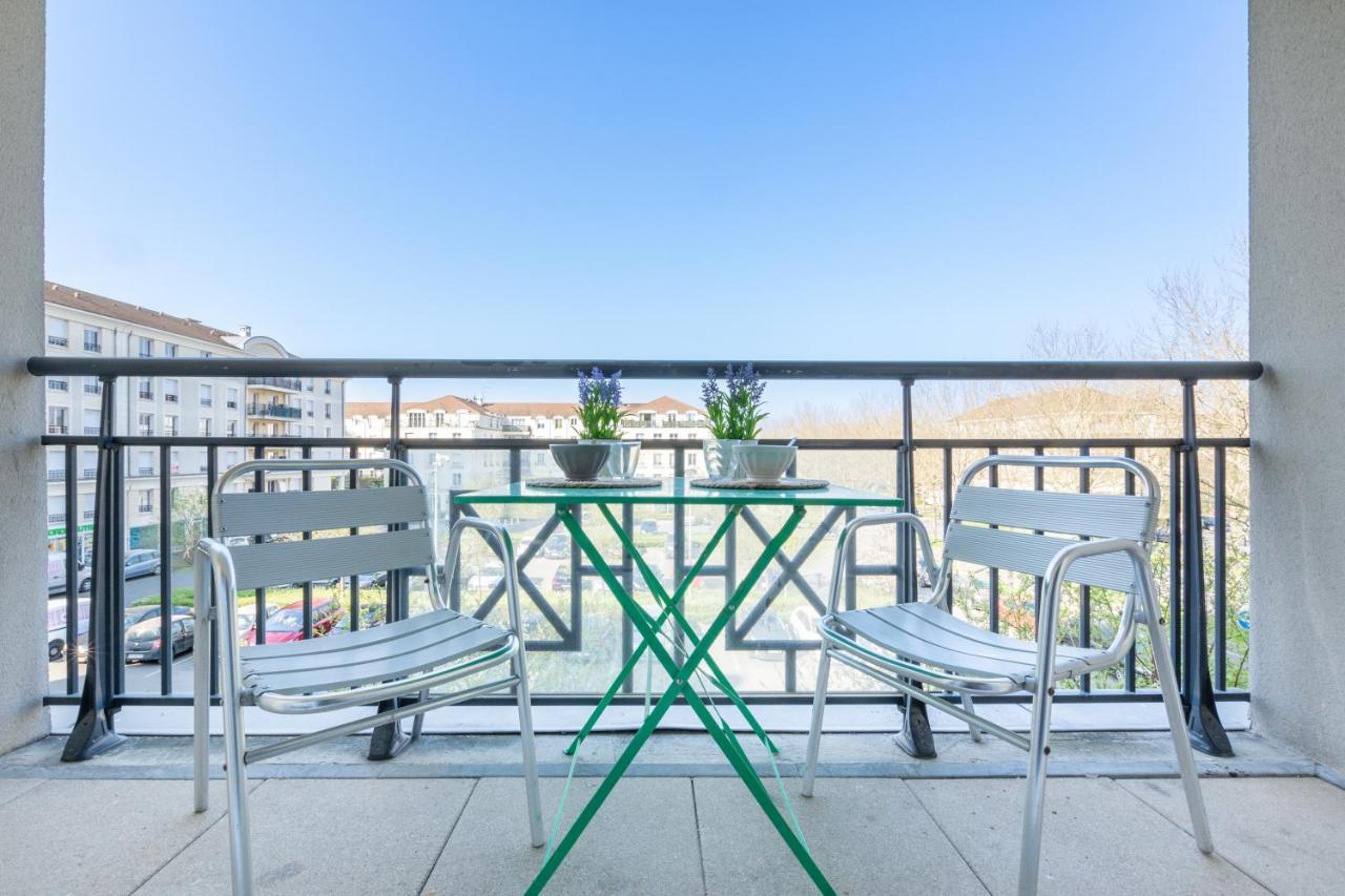 Family Travel Paris Apartment บุสซี-แซ็ง-ฌอร์ฌ ภายนอก รูปภาพ