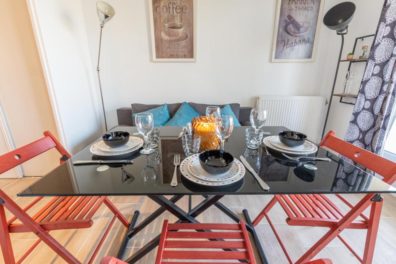 Family Travel Paris Apartment บุสซี-แซ็ง-ฌอร์ฌ ภายนอก รูปภาพ