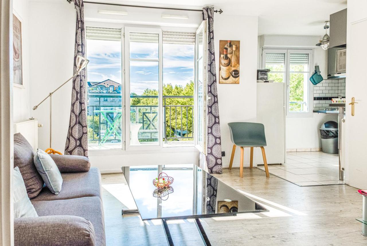 Family Travel Paris Apartment บุสซี-แซ็ง-ฌอร์ฌ ภายนอก รูปภาพ